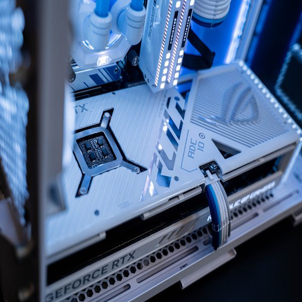 card-mn-hnh-asus-rog-strix-rtx-4090-o24g-gaming-white-10